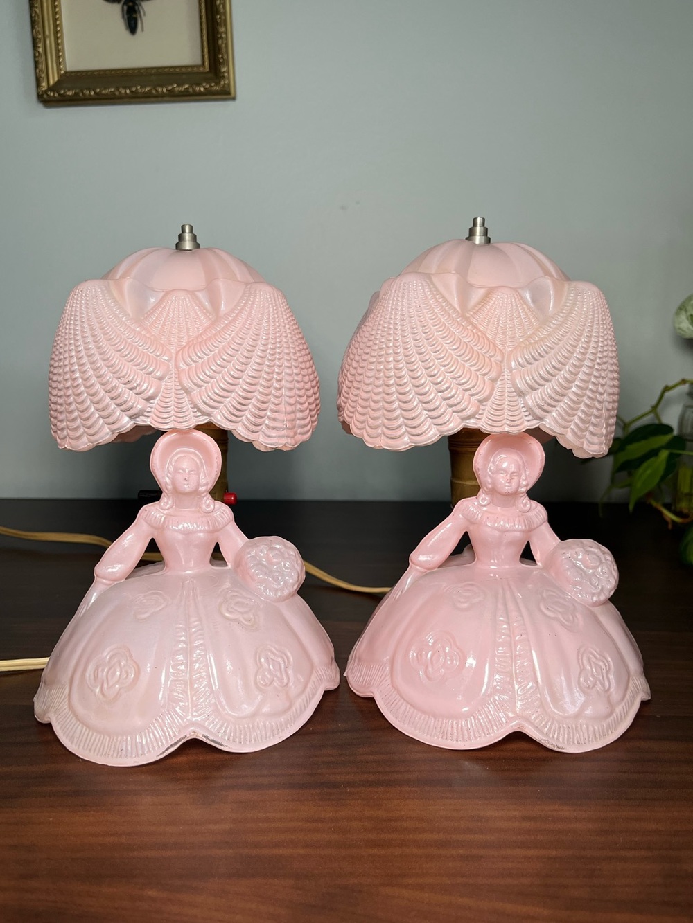 Set of 2 LE Smith Pink Lady Southern Belle Glass Lamps Shell Shade Vintage 40’s